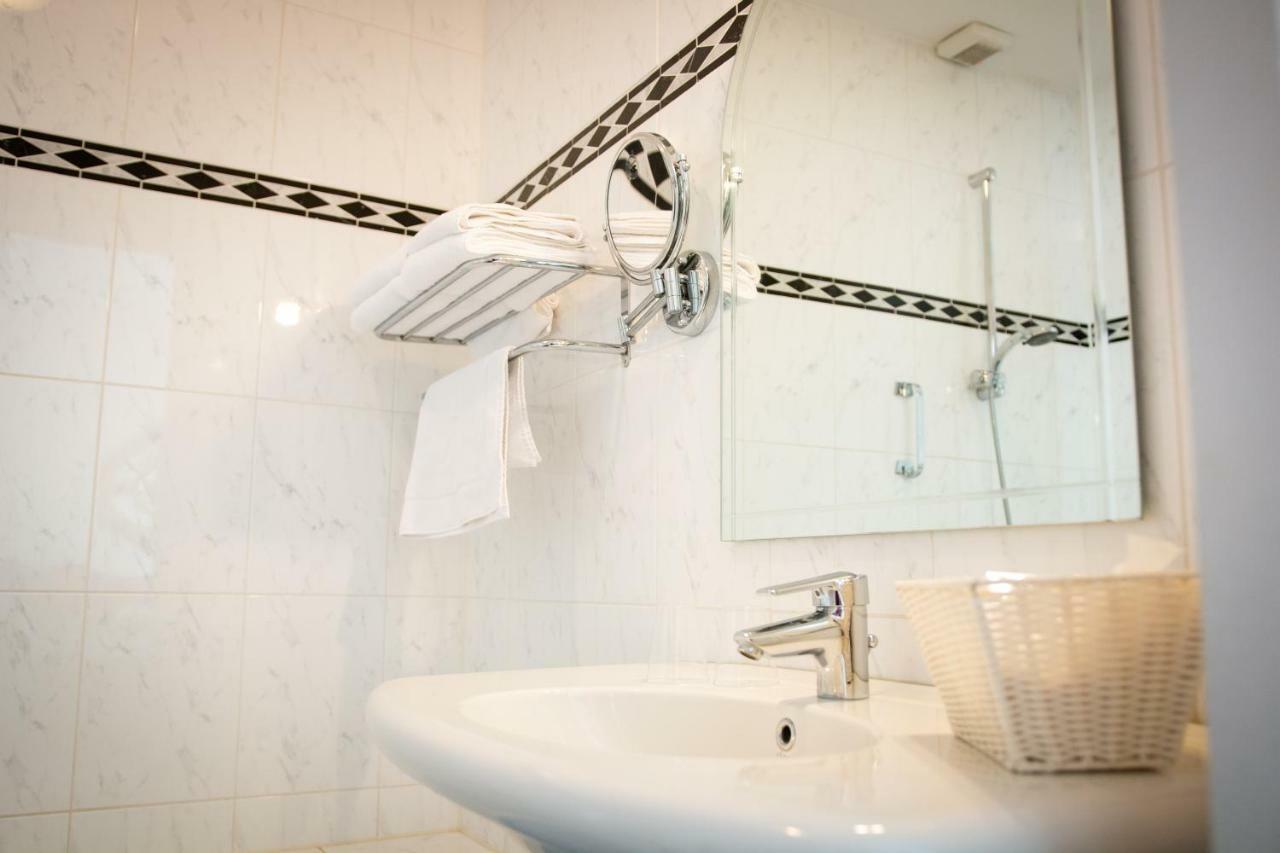 Villa-Hotel De Kroon Gennep Екстериор снимка